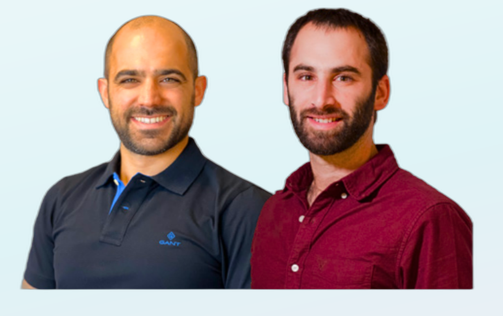 איתי שאוליאן ונחמיה כהן, מייסדי חמצן, מחייכים יחד במצלמה